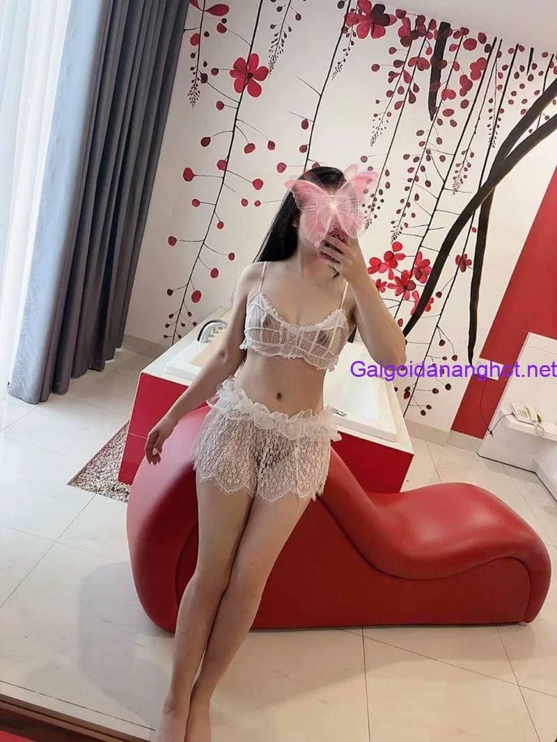 Yến Nhi – Ảnh Mộc Vú Siêu Căng và Đẹp